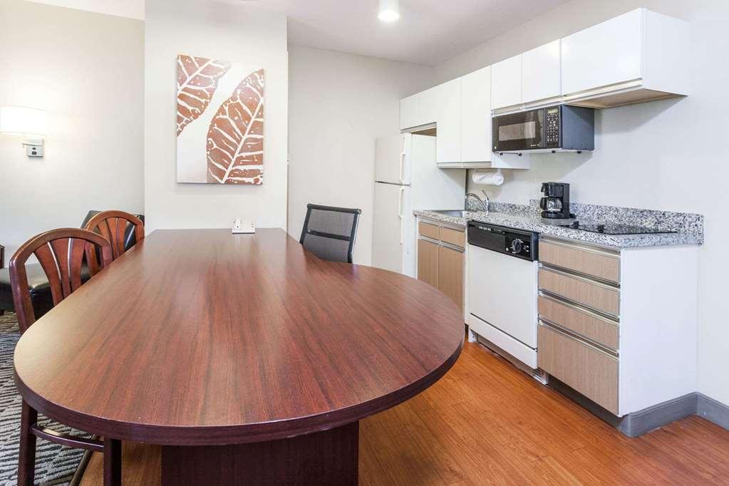 Mainstay Suites Detroit Auburn Hills Δωμάτιο φωτογραφία